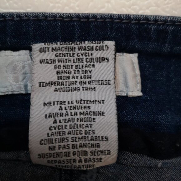 GG Jeans Ladies Size 12 Bermuda Length Pull On Medium Wash Jean Shorts - Picture 7 of 8